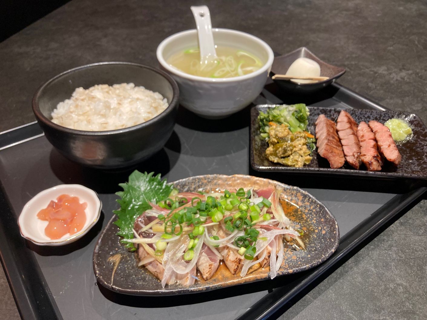 オリぽん！かつおのたたきと極上牛たん定食